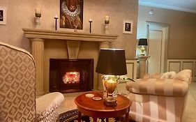 Finn Village - Loch Lomond Villa B&B - Black Room With Jacuzzi-Style Bath